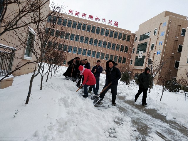 東儀集團(tuán)喜迎煙臺(tái)今冬第一場(chǎng)雪